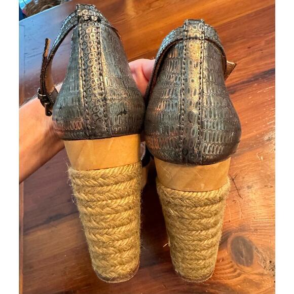 Lanvin Golden Metallic Leather Wedge Sandals Size 40 Lanvin - Picture 5 of 9